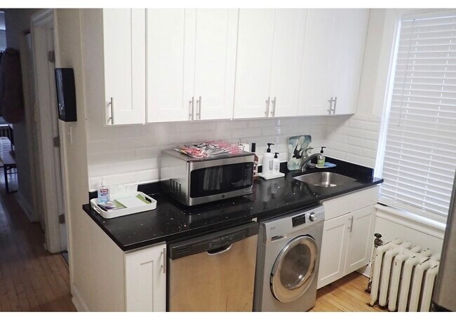 Photo - 733 Elm St Unidad 302