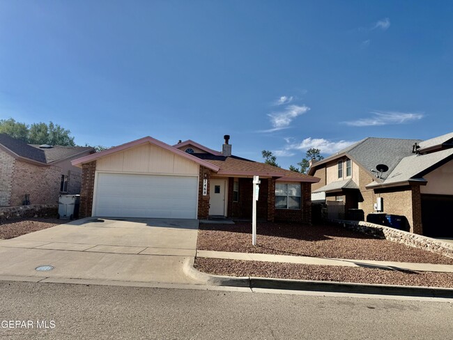 Building Photo - 1468 Plaza Verde Dr