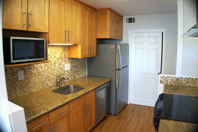 Photo - "Welcome to Your New Home: Spacious 2-Bed, 2-Bath Apartment in San Carlos!"