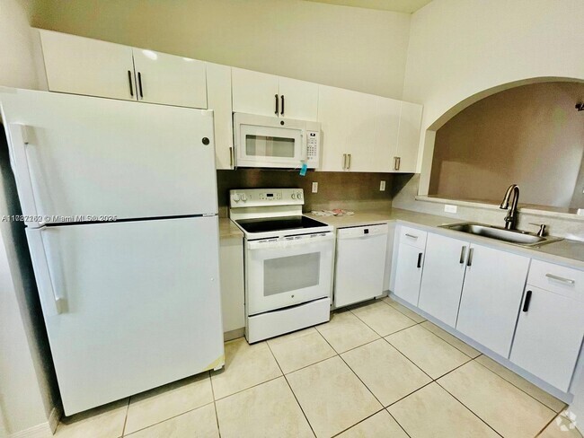 Building Photo - 2650 SE 12th Pl Unit 204 Rental