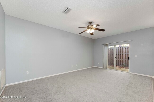 Photo - 5260 Collins Rd
