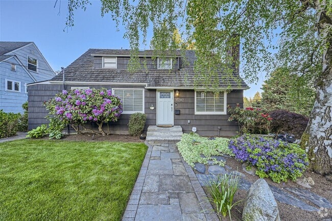 Building Photo - Introducing a spacious 4 bedroom, 2.5 bath... Rental
