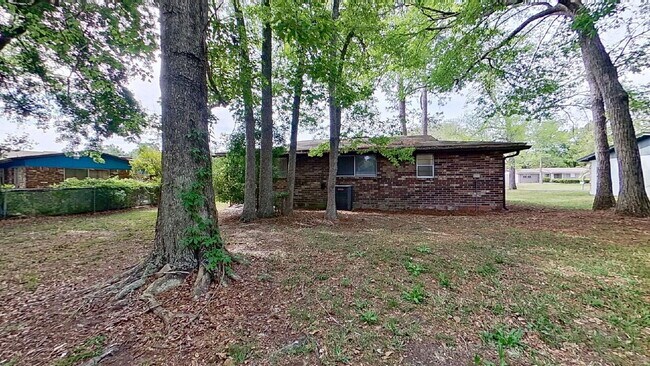 Photo - Welcome home to this beautiful brick 3-bedroom