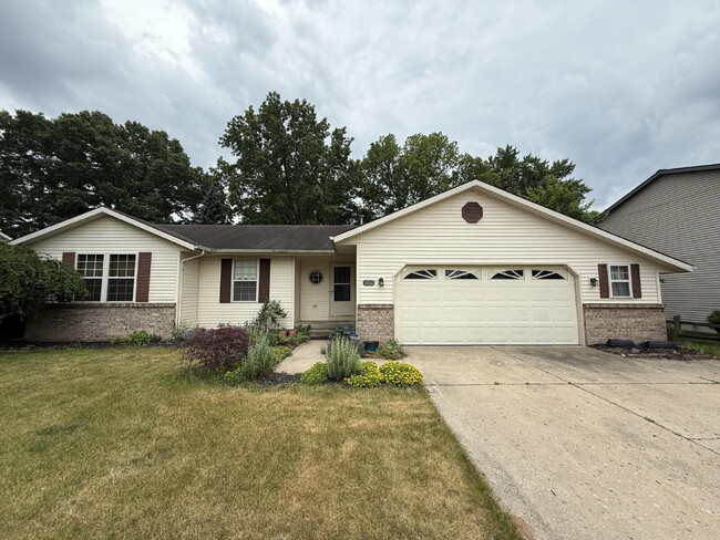 Charming 3-Bedroom Home with Finished Base... - Charming 3-Bedroom Home with Finished Base...