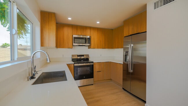 Building Photo - 130 W 59th Pl Unit 1301 Rental