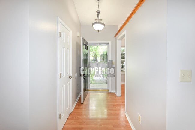Photo - 525 E Pine Ridge Dr