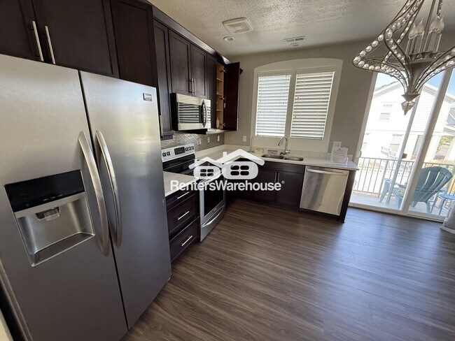 Photo - 6148 W Lake Ave