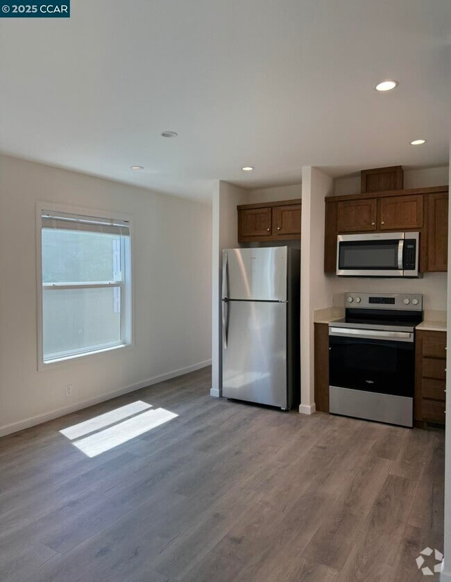 Building Photo - 414 N School St Rental