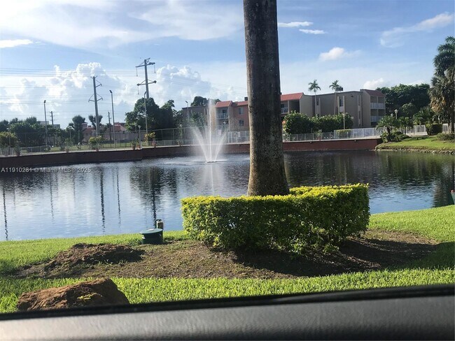 Photo - 5231 Geneva Ct Unidad 301