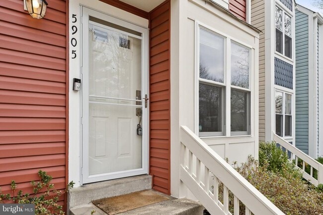 Photo - 5905 Sir Cambridge Way