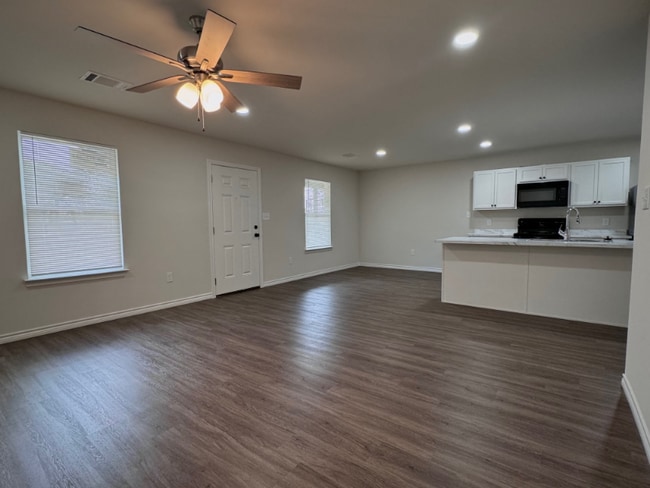 Photo - 102 Pecan Dr