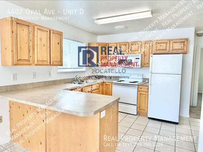 Photo - 2 Bedroom 1 bath Apartment - Small dog all... Unit D