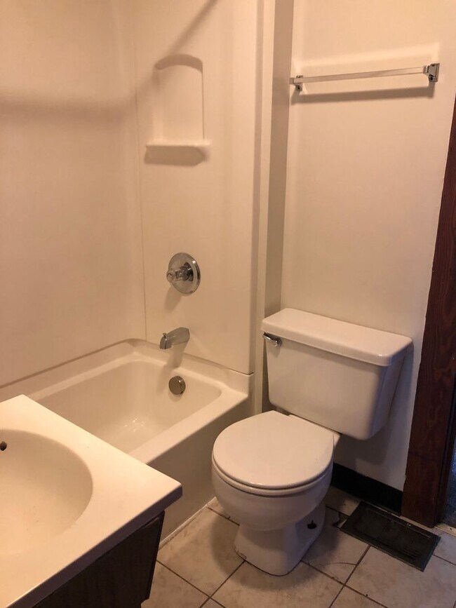 Photo - 414 E Hillside Dr