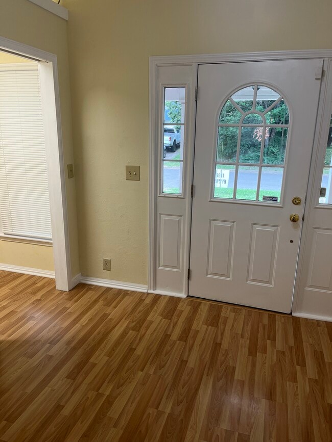 Entry way - 2022 Chester St