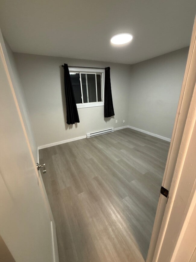 Building Photo - 30 Parkwood Dr Unit 9