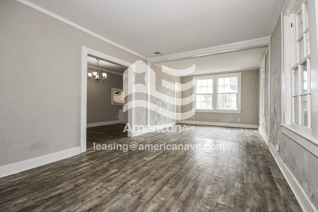 Photo - 2661 Harvey Ave