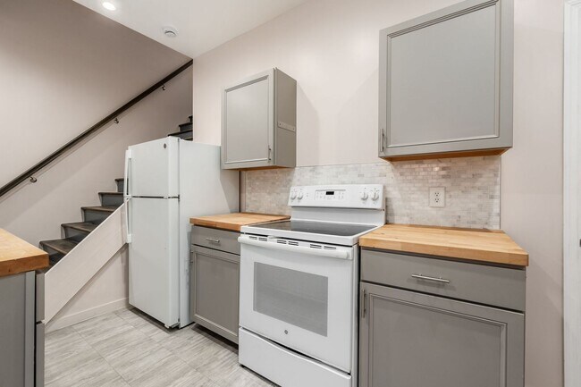 Photo - 2815 Sherwood Rd Unit RR