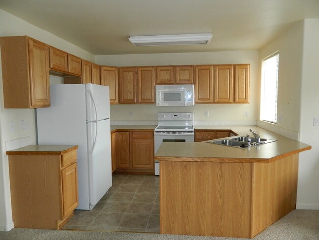 Photo - 423 Nosler St