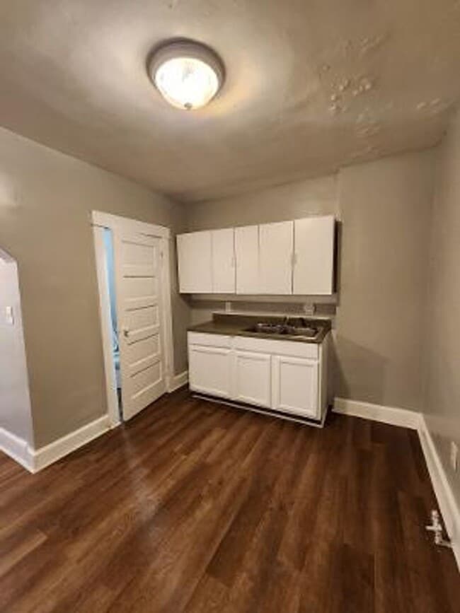 Photo - One Bedroom Duplex Home Near S Keystone Ave & Prospect St