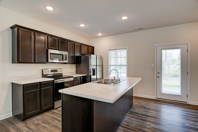 Photo - 318 Bogle St