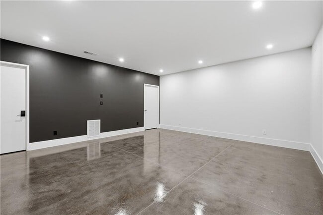 Photo - 1033 Reeder Cir NE