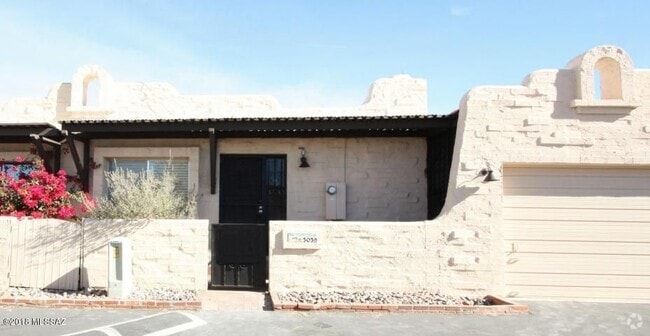 Building Photo - 3039 S Carmona Dr Rental