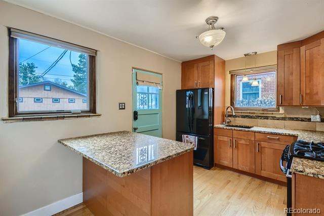 Photo - 1450 Olive St