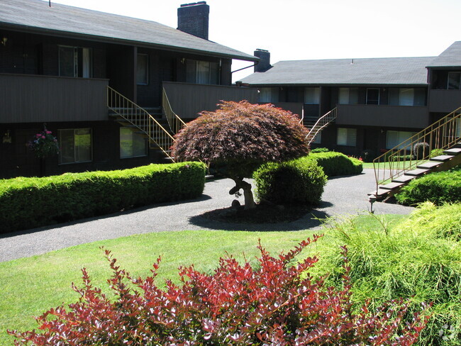 Private courtyard. - The Colony Senior Living Rental