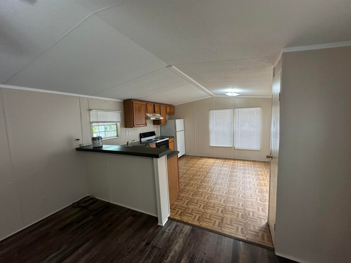 Photo - 621 Live Oak St