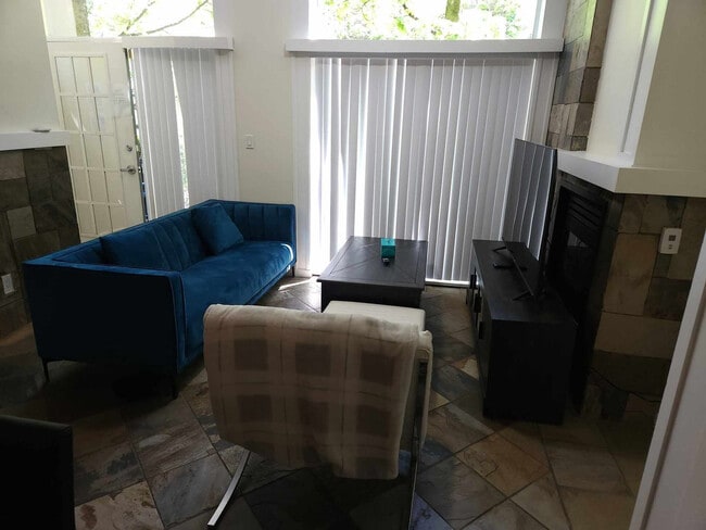 Building Photo - 985 Richards St