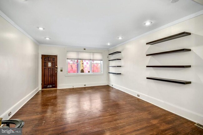 Photo - 327 S Hicks St Townhome