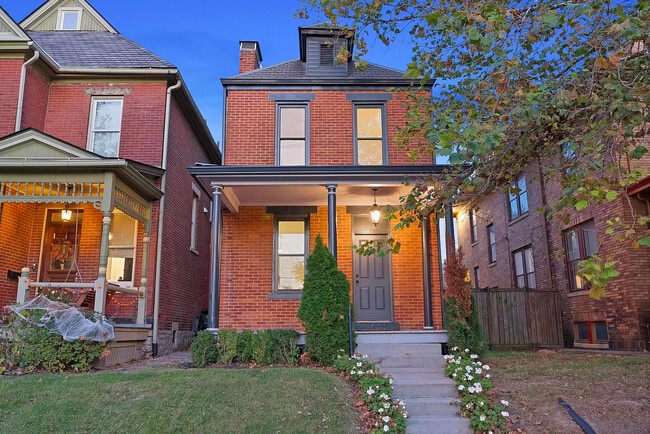 Building Photo - 854 Summit St