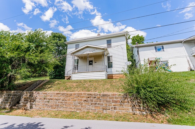 Photo - 975 Dorsey Ave