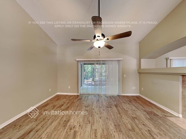 1402 Whispering Woods Way