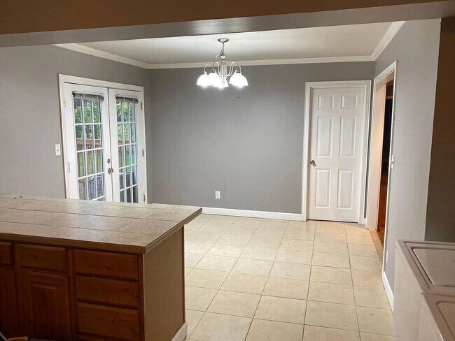 Photo - 3 Bed 1 Bath For Rent - Springfield