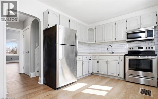 Photo - 542 Walmer Rd
