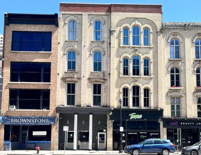 Building Photo - 522 N Water St Rental