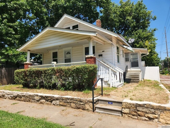 Building Photo - 1014 SW 9th St