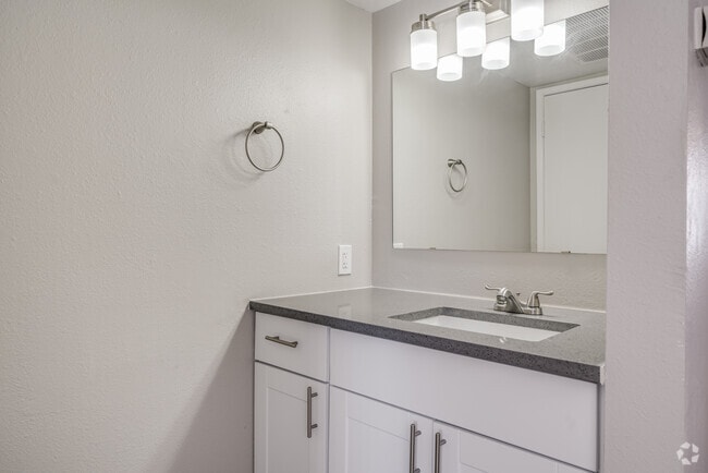 1BR, 1BA - 675SF
