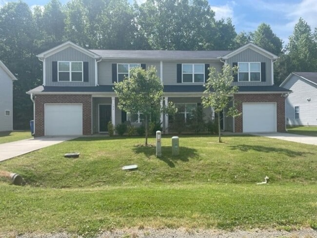 Building Photo - Luxurious 2 story 3 bedroom 2.5 bath Townh... Rental