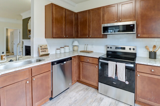 Gourmet Kitchens - Muirfield Village Apartments