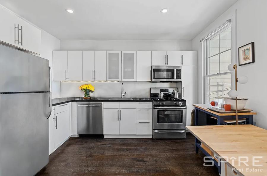 2 bedroom in Long Island City NY 11101 - 2 bedroom in Long Island City NY 11101