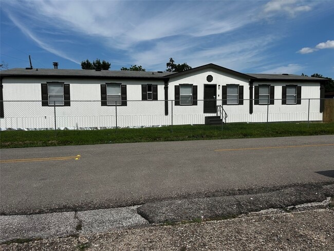 Photo - 219 Blinkin Ave