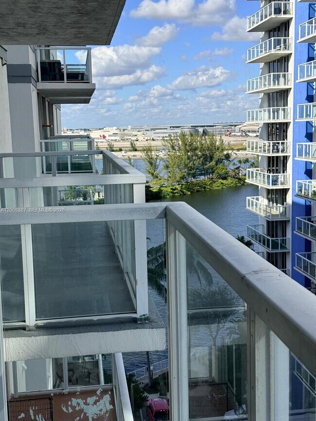 5091 NW 7th St Unit 1009