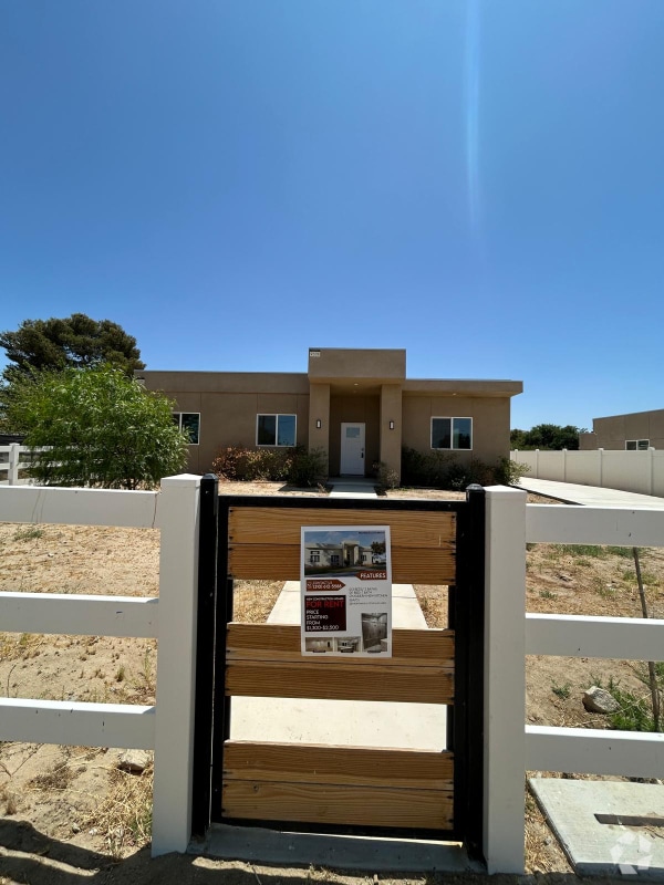 Building Photo - 9308 E Ave T 6 Unit 9308 Rental