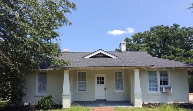 Building Photo - One Month's Free Rent!
