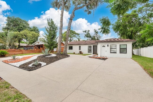 Photo - 2181 Linden Rd