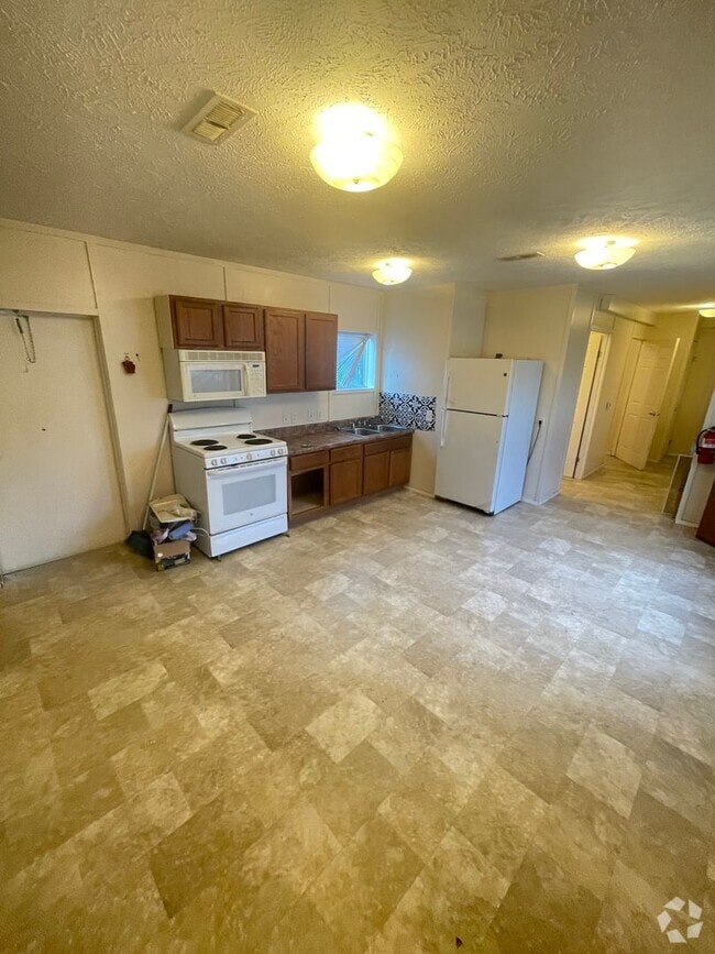 Building Photo - Lot 7 Rental