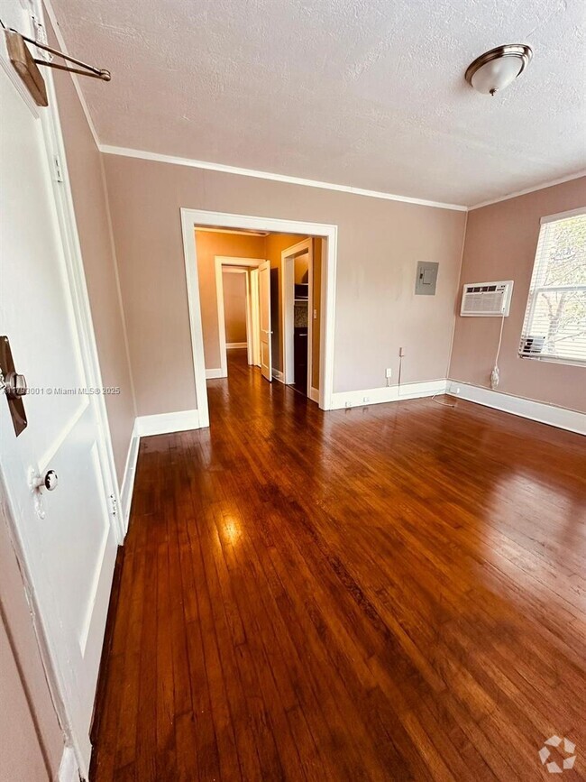 Building Photo - 344 Mendoza Ave Unit 4 Rental