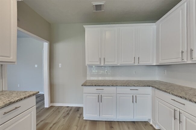 Photo - 14918 Laytham Ln